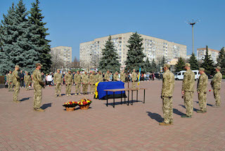 Свежие новости: Южноукраїнська громада простилась з Героєм Петром Діжевським