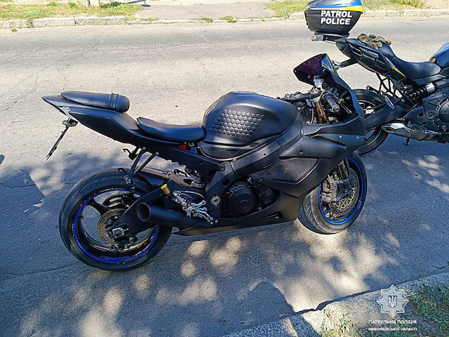 Свежие новости: У Миколаєві мотопатрульні затримали водія Suzuki, який перебуває у розшуку