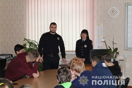 Свежие новости: Як залишатися в безпеці, спілкуючись в інтернеті? – розповідають миколаївські ювенали