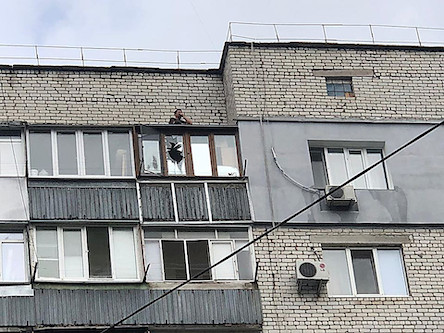 Свежие новости: Николаевец забыл ключи от квартиры и хотел попасть домой через балкон девятого этажа – доставать мужчину пришлось спасателям