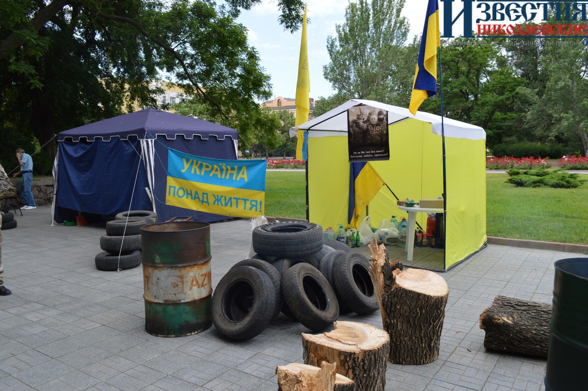 Свежие новости: Участники митинга уже подготовили под Николаевской ОГА шины и горючее