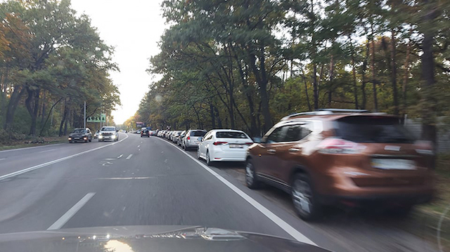 Свежие новости: К дому Зеленского приехали десятки авто, планируется акция