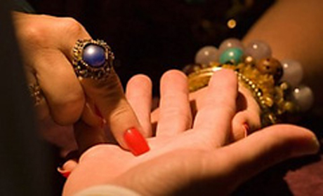 Свежие новости: В Николаеве мошенницы, обещая «снять порчу», выманили у местных жительниц около ₴90 тысяч