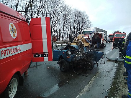 Свежие новости: На Львовщине рейсовый автобус столкнулся с «шестеркой», пострадали пять человек