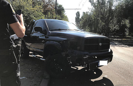 Свежие новости: В Николаеве авто вылетел с дороги и врезался в дерево