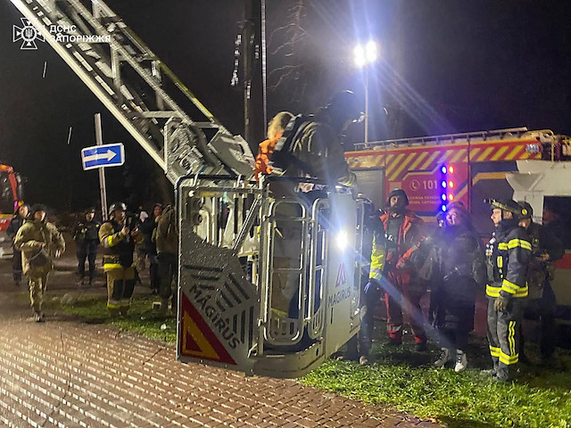 Свежие новости: В Запоріжжі надзвичайники врятували двох жінок, які були під завалами понад сім годин та змогли зателефонувати в Службу порятунку