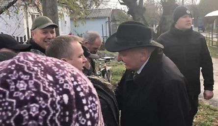 Свежие новости: ВИДЕО: В Волынской области местные жители не пустили на работу судью, который ранее погорел на взятке