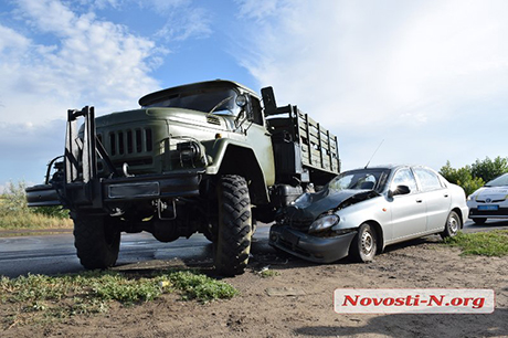 Свежие новости: Под Николаевом столкнулись военный грузовик и «Дэу»