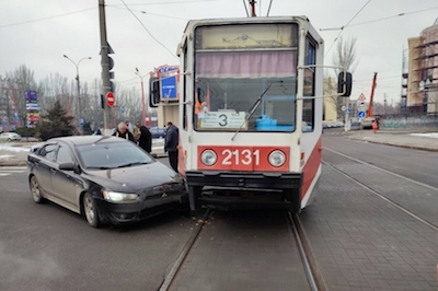 Свежие новости: В Николаеве столкнулись авто и трамвай
