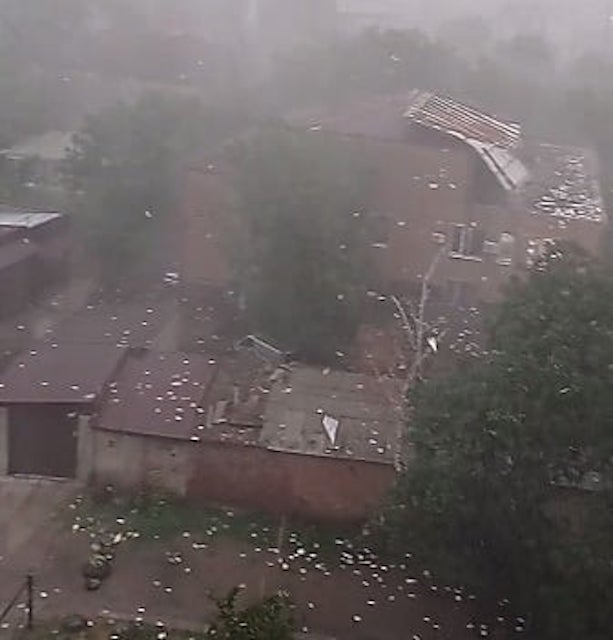 Свежие новости: В Первомайске во время непогоды сорвало крышу суда – ветром по городу разнесло документы