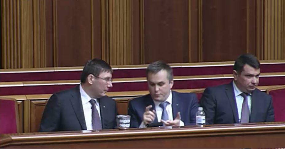 Фото новости: Луценко просит Раду дать согласие на задержание и арест Онищенко. ОНЛАЙН-ТРАНСЛЯЦИЯ Свежие новости: Луценко просит Раду дать согласие на задержание и арест Онищенко. ОНЛАЙН-ТРАНСЛЯЦИЯ