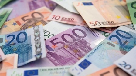 Свежие новости: В Украине доллар и евро продолжают падать в цене