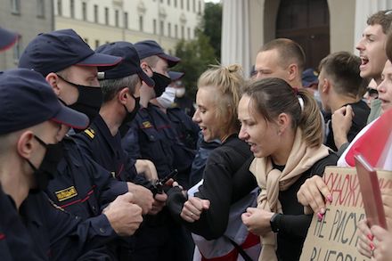 Свежие новости: Белорусов, участвующих в уличных протестах, подсчитают с помощью чат-бота