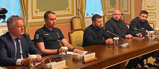 Свежие новости: Перший раунд перемовин Зеленського з посланцями Трампа завершився
