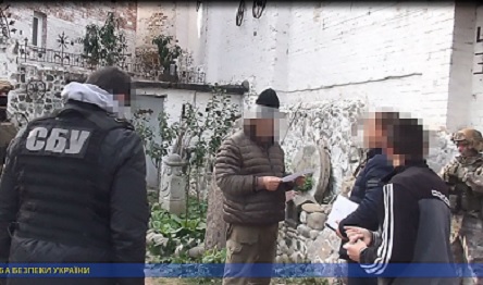 Свежие новости: Жителю Киевщины вручили подозрение за осквернение памятника жертвам Холокоста в Николаевской области