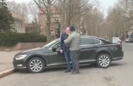 Фото новости: ВИДЕО: На улице после сессии подрались депутаты Николаевского облсовета Свежие новости: ВИДЕО: На улице после сессии подрались депутаты Николаевского облсовета
