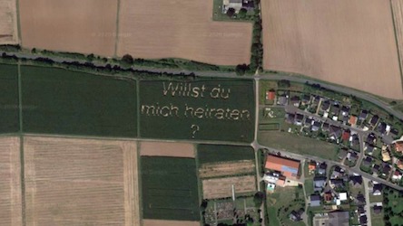 Свежие новости: Освідчення фермера на кукурудзяному полі потрапило на знімки Google Maps