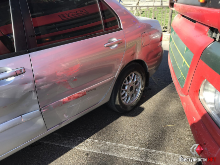 Свежие новости: ФОТО:В Николаеве на кольце возле автовокзала фура притерла и развернула «Mitsubishi»