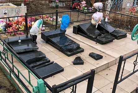 Свежие новости: Вознесенская полиция просит откликнуться родственников умерших, чьи могилы разрушили пьяные студентки