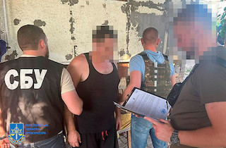 Свежие новости: У Миколаєві затримали зрадника, який зливав інформацію про переміщення ЗСУ та сподівався на знищення Варварівського мосту