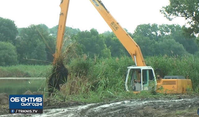 Свежие новости: В Первомайске небезразличные предприниматели расчищают пляж, а после установят раздевалки и душевые