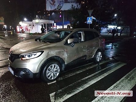 Фото новости: В Николаеве «Porsche Cayenne» сбил двух пешеходов на пешеходном переходе, протаранил «Renault» и скрылся с места происшествия Свежие новости: В Николаеве «Porsche Cayenne» сбил двух пешеходов на пешеходном переходе, протаранил «Renault» и скрылся с места происшествия