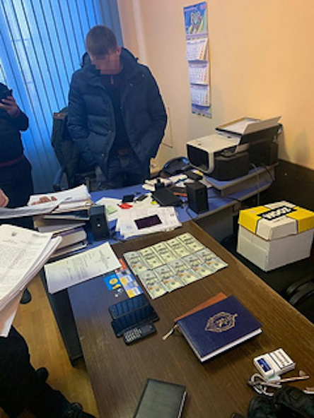 Фото новости: Николаевское ГБР закончило расследование взяточничества двоих сотрудников Одесского СИЗО – на карту им за год перечислили ₴2,3 миллиона Свежие новости: Николаевское ГБР закончило расследование взяточничества двоих сотрудников Одесского СИЗО – на карту им за год перечислили ₴2,3 миллиона