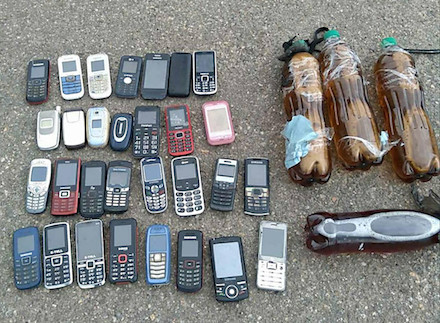 Свежие новости: На Николаевщине мужчина пытался перебросить через тюремный забор алкоголь и телефоны