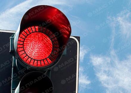 Свежие новости: ВИДЕО: В Николаеве маршрутчик дважды проехал на красный сигнал светофора