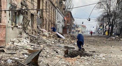 Свежие новости: В Мариуполе сбросили бомбы на школу, где прятались 400 человек