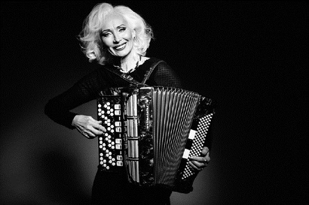 Фото новости: 66-летняя модель из села близ Николаева попала в ТОП-100 вдохновляющих женщин мира Свежие новости: 66-летняя модель из села близ Николаева попала в ТОП-100 вдохновляющих женщин мира