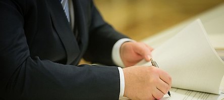 Свежие новости: Депутата Очаковского горсовета будут судить за растрату 100 тысяч при строительстве причала