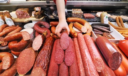 Свежие новости: Украинцам рассказали, с чего на самом деле делают сосиски и колбасу