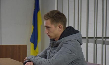 Фото новости: Парню, сломавшему челюсть николаевскому полицейскому, дали год условно Свежие новости: Парню, сломавшему челюсть николаевскому полицейскому, дали год условно