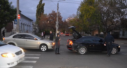 Свежие новости: В Николаеве столкнулись автомобили Mitsubishi Lancer и Skoda Octavia