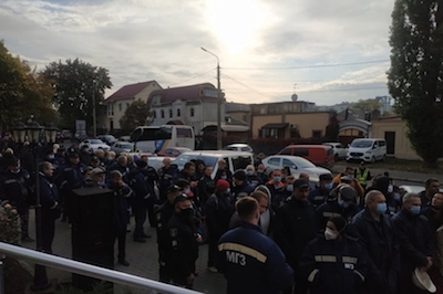 Свежие новости: Под зданием Апелляционного суда в Николаеве митингуют работники