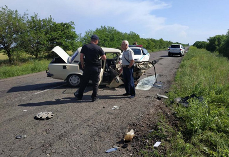 Свежие новости: В ДТП на Очаковской трассе авто вылетело в кювет и перевернулось на крышу