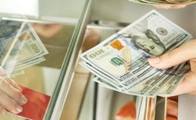 Свежие новости: НБУ снизил  официальный курс доллара