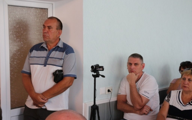 Свежие новости: Пьяный мэр Снигиревки грохнулся об стол во время сессии (ВИДЕО)