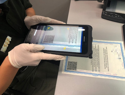 Фото новости: В одесском аэропорту задержали трех пассажиров с поддельными сертификатами о вакцинации Свежие новости: В одесском аэропорту задержали трех пассажиров с поддельными сертификатами о вакцинации