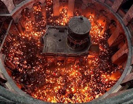 Свежие новости: Появилось видео схождения Благодатного огня в Иерусалиме