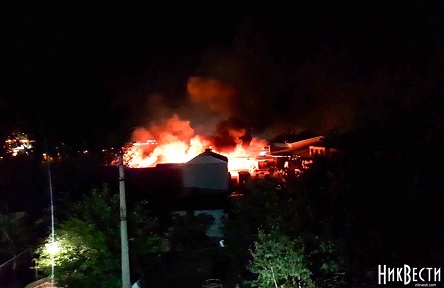 Свежие новости: Недалеко от морпорта в Николаеве горят склады