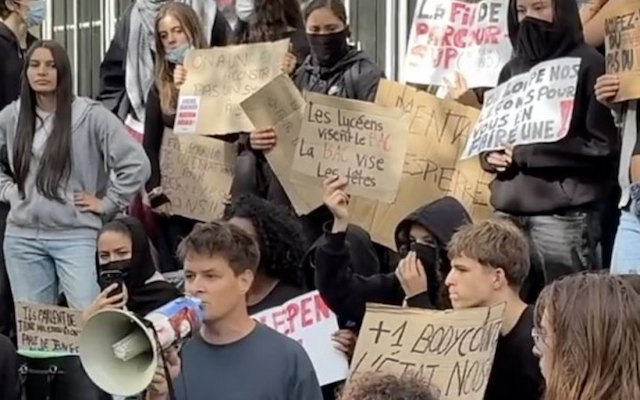 Свіжі новини: У Франції студентські протести супроводжуються сутичками та політичними символами