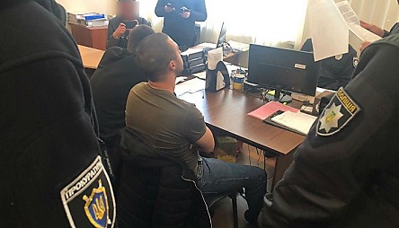 Свежие новости: В Николаеве суд арестовал одесских патрульных, которые на ж/д вокзале жестоко «выбивали» признания – они могут выйти под залог