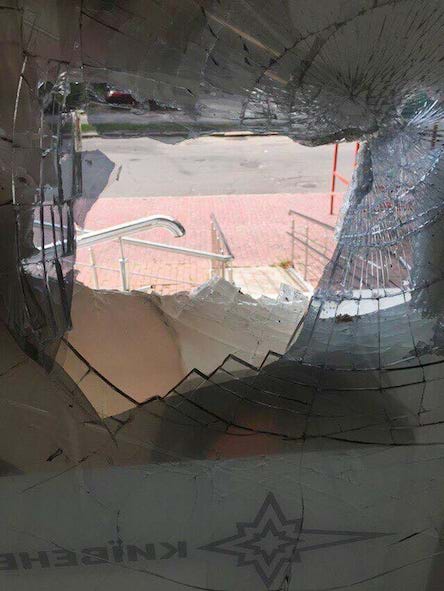 Свежие новости: Из-за высоких тарифов: недовольные киевляне разгромили офисы 