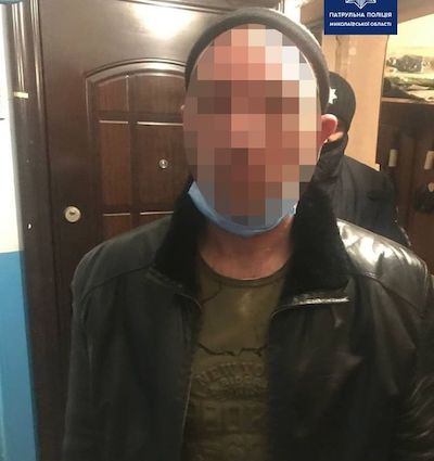 Свежие новости: В Николаеве мужчина избил свою сожительницу: дома у него нашли оружие