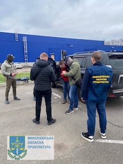Фото новости: У поліції показали відео затримання «на гарячому» торговця зброєю у Миколаєві Свежие новости: У поліції показали відео затримання «на гарячому» торговця зброєю у Миколаєві
