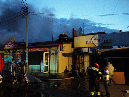 Свежие новости: В Полтаве мощный пожар охватил центральный рынок
