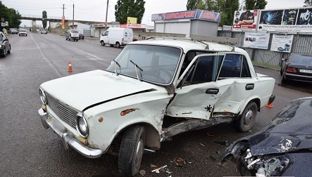 Свежие новости: Возле авторынка в Николаеве «Фольксваген» врезался в «Жигули»: двое пострадавших