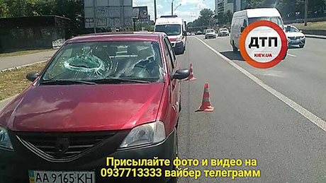 Свежие новости: В Киеве кусок бетона упал с моста прямо на лобовое стекло машины, есть пострадавший
